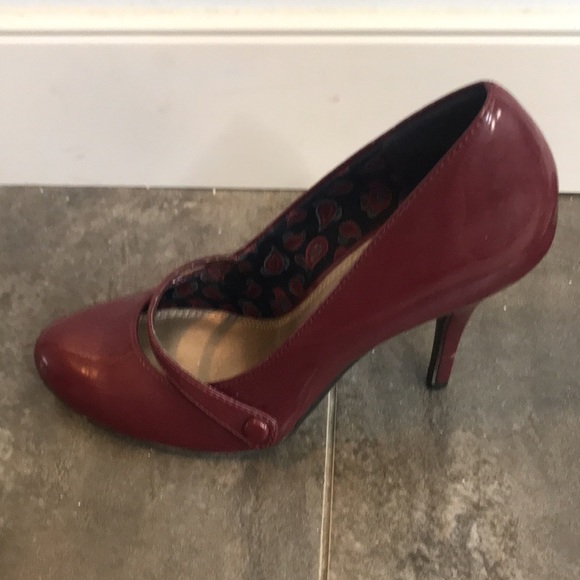 American Eagle Burgundy Heels 👠 7.5 - Picture 7 of 8